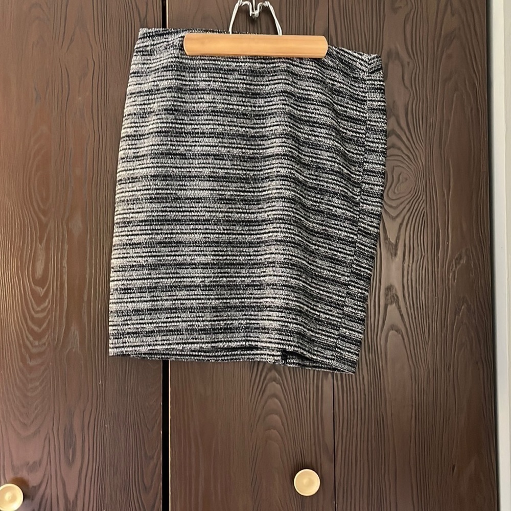 Loft black white tweed straight skirt. Size 14.